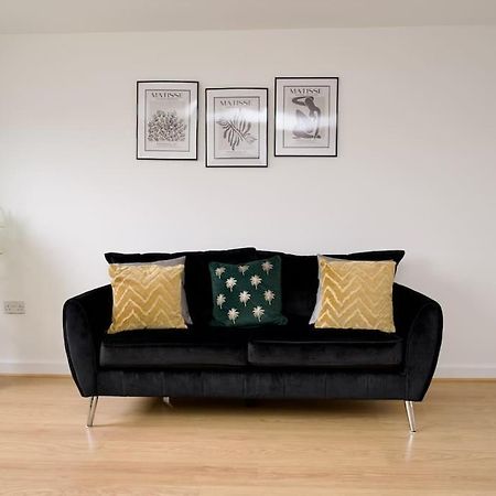 Villa Highley'S Nest - Fully Furnished Gem, Free Private Parking, Sky Tv & Netflix Coventry Exterior foto