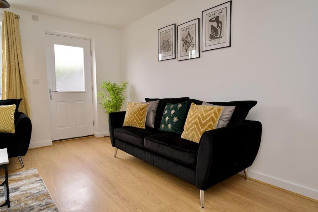 Villa Highley'S Nest - Fully Furnished Gem, Free Private Parking, Sky Tv & Netflix Coventry Exterior foto
