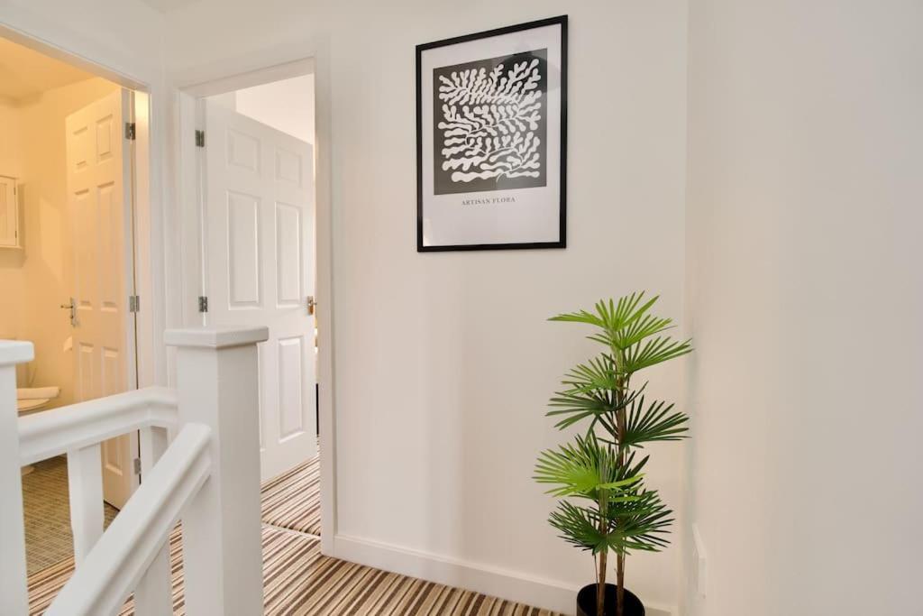 Villa Highley'S Nest - Fully Furnished Gem, Free Private Parking, Sky Tv & Netflix Coventry Exterior foto
