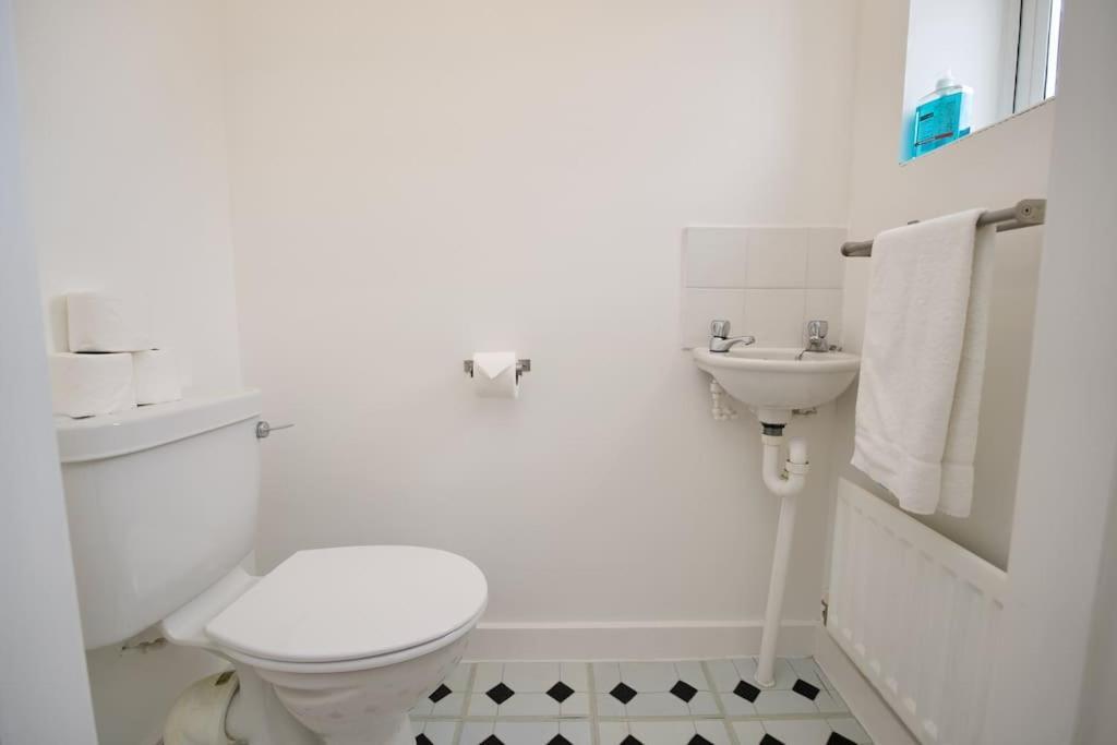 Villa Highley'S Nest - Fully Furnished Gem, Free Private Parking, Sky Tv & Netflix Coventry Exterior foto