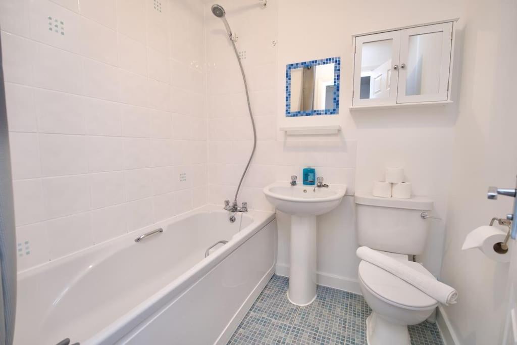 Villa Highley'S Nest - Fully Furnished Gem, Free Private Parking, Sky Tv & Netflix Coventry Exterior foto