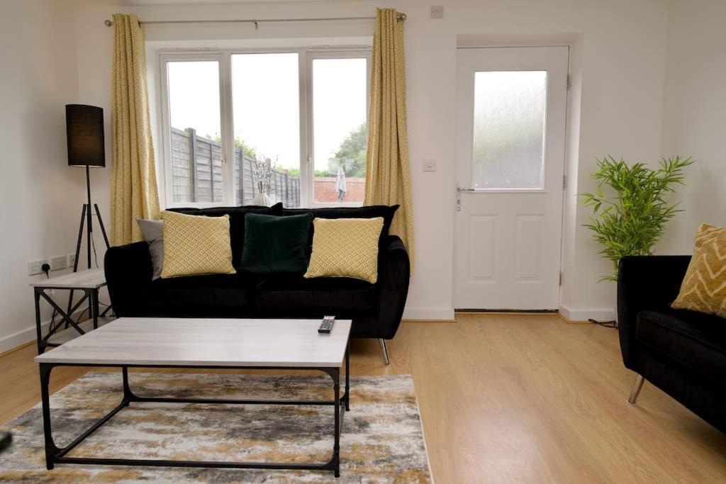 Villa Highley'S Nest - Fully Furnished Gem, Free Private Parking, Sky Tv & Netflix Coventry Exterior foto