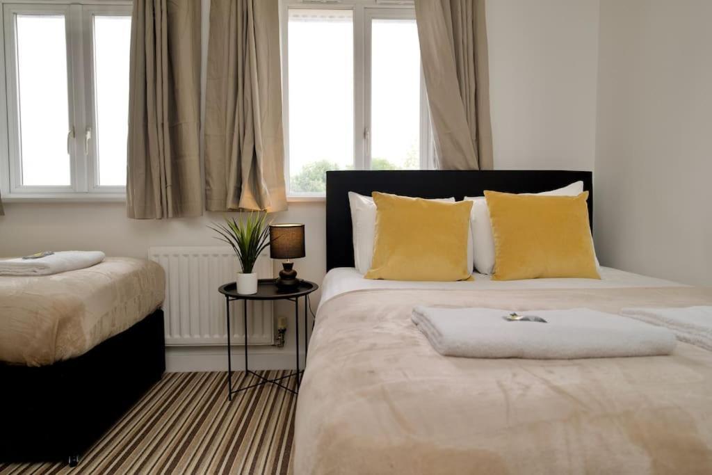 Villa Highley'S Nest - Fully Furnished Gem, Free Private Parking, Sky Tv & Netflix Coventry Exterior foto
