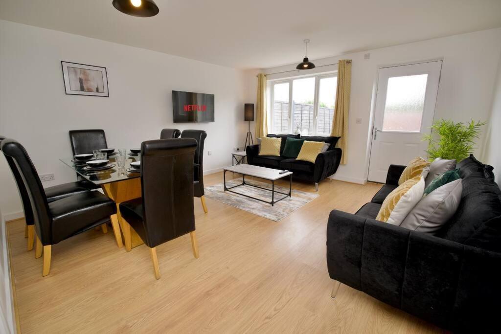 Villa Highley'S Nest - Fully Furnished Gem, Free Private Parking, Sky Tv & Netflix Coventry Exterior foto